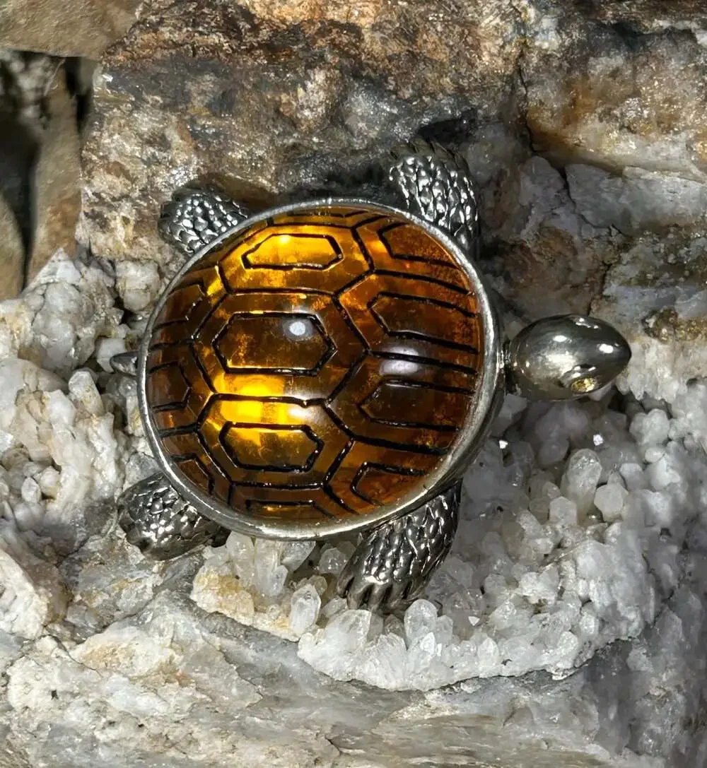Vintage Amber Lucite Silver Tone Turtle Tortoise Pin Brooch